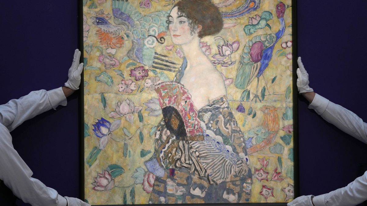Klimtův obraz Dáma s vějířem se vydražil za rekordní částku